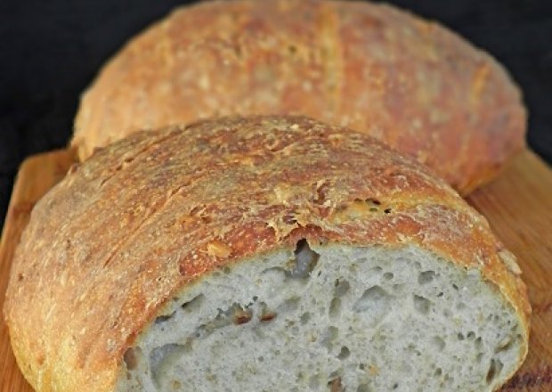 Fotografia przedstawiająca Pszenno-żytni chleb ze słonecznikiem - na zakwasie