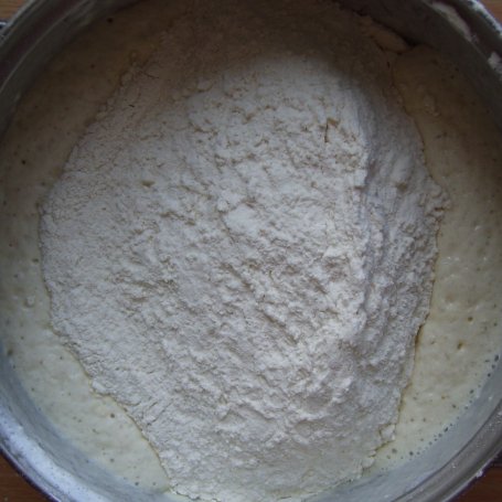 Krok 1 - Pszenny chleb na kefirze (drożdże) foto