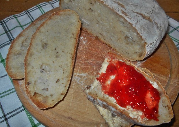 Fotografia przedstawiająca Pszenny chleb na zakwasie