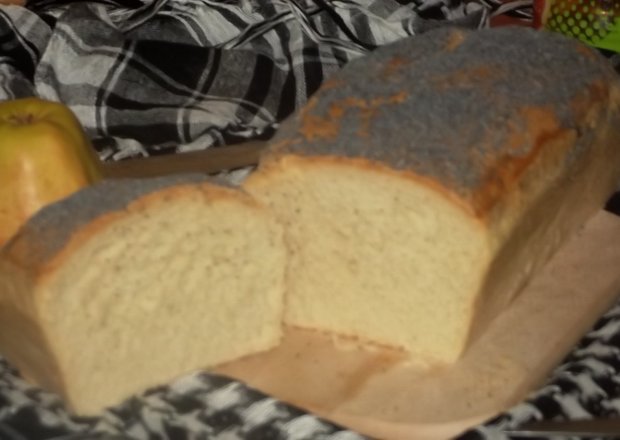 Fotografia przedstawiająca Pszenny chleb słodzony miodem.