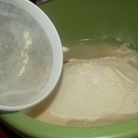 Krok 3 - Pszenny chleb słodzony miodem. foto