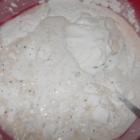 Krok 3 - Pszenny chleb z jogurtem i czarnuszką foto
