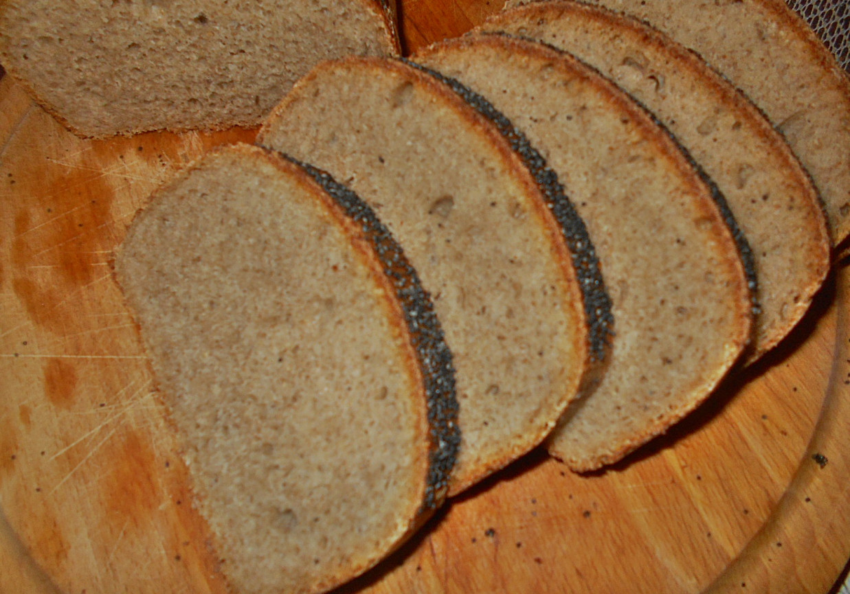 Pszenny chleb z makiem na zakwasie foto