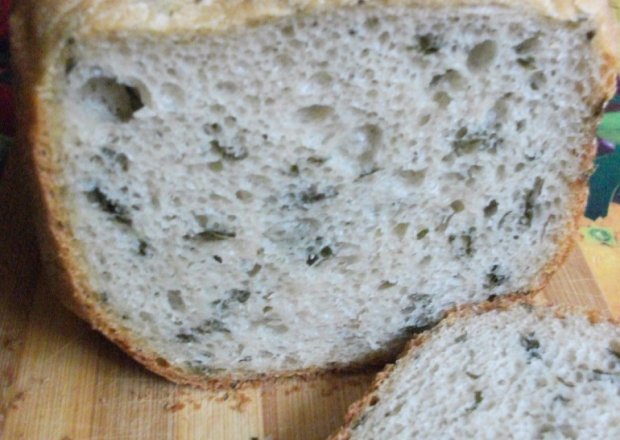 Fotografia przedstawiająca Pszenny chleb z pietruszką suszoną