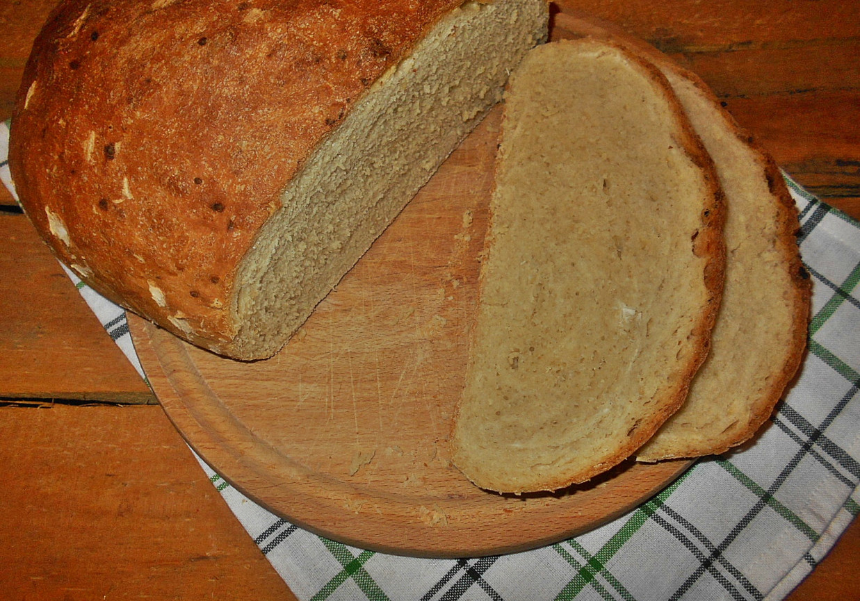 Pszenny chleb z suszoną cebulą foto