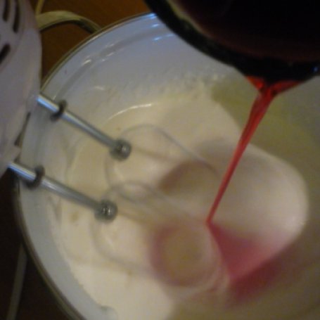 Krok 6 - ptasie mleczko z mleka skondensowanego i galaretek foto