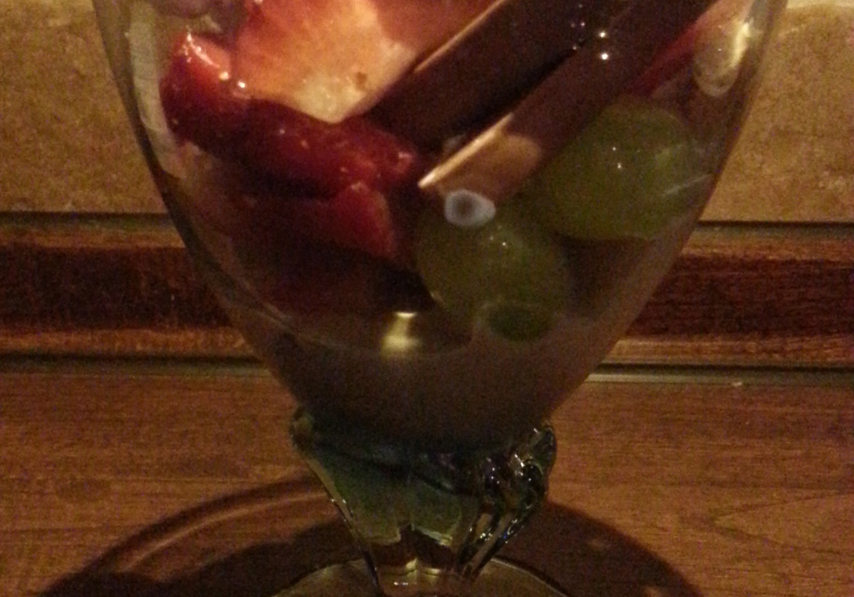 Pucharek lodowy z owocami foto