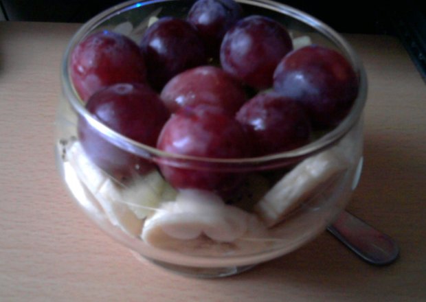 Fotografia przedstawiająca Pucharek owocowy dla niespodziewanych gości:)
