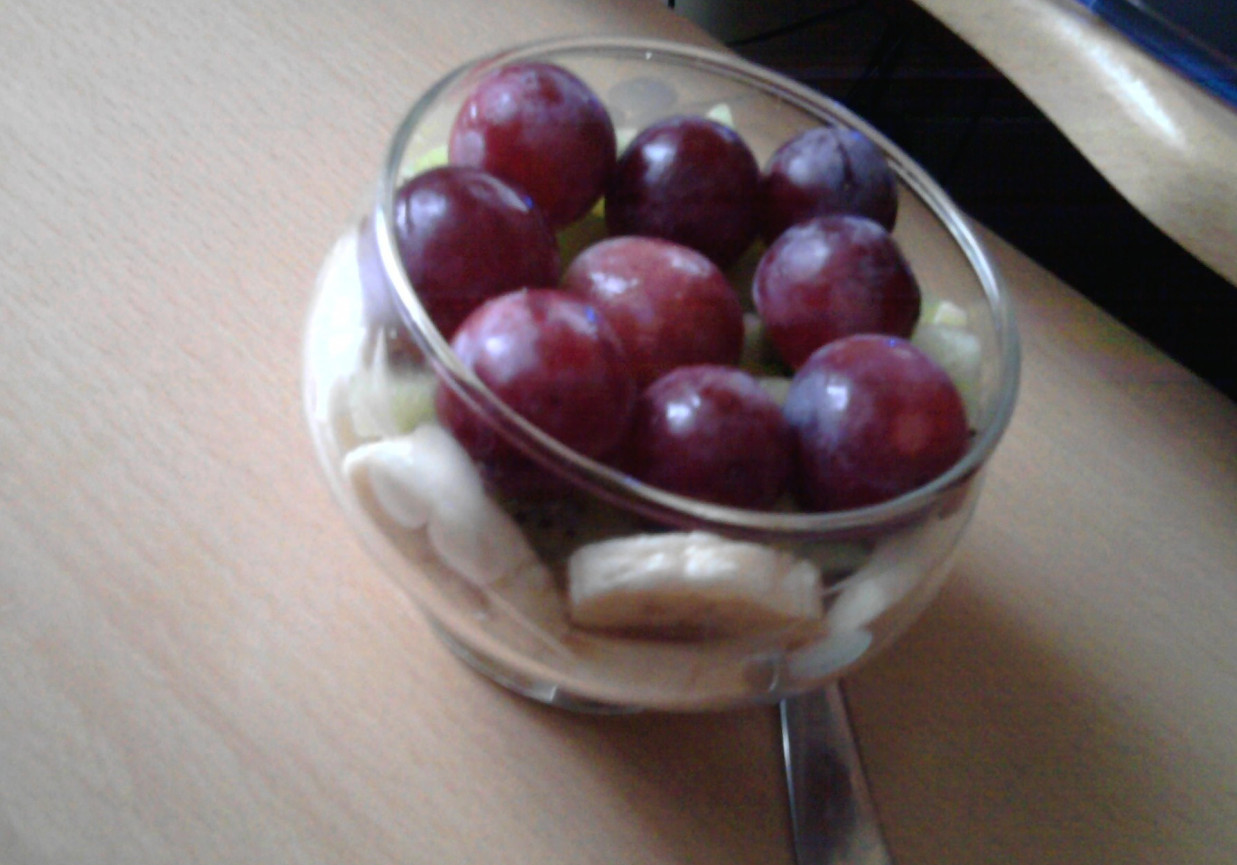 Pucharek owocowy dla niespodziewanych gości:) foto