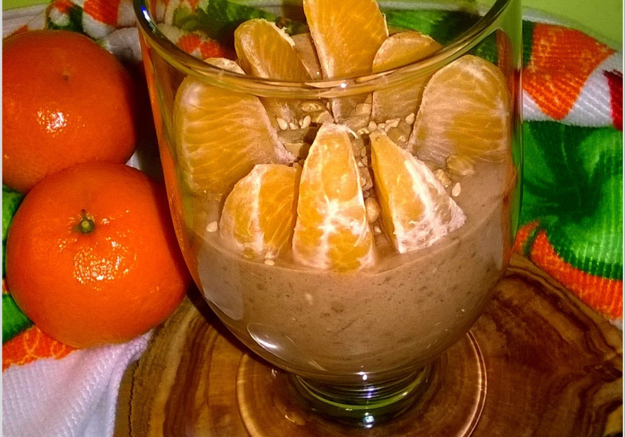 Pudding czekoladowy (z chia i owocami) foto