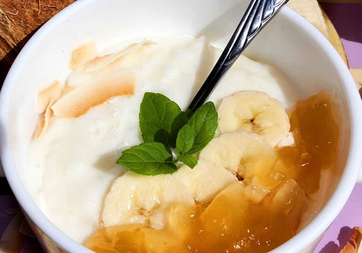 Pudding ryżowo-kokosowy z bananem i konfiturą morelowo-ananasową foto