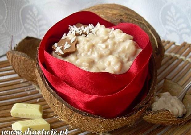 Fotografia przedstawiająca Pudding ryżowo-kokosowy z białą czekoladą