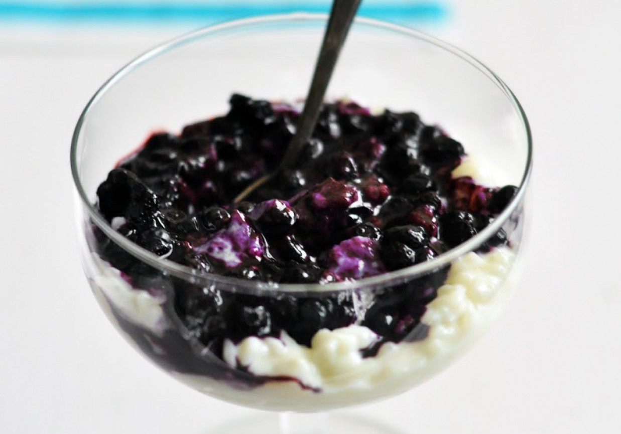 Pudding ryżowy z białą czekoladą i jagodami DoradcaSmaku.pl