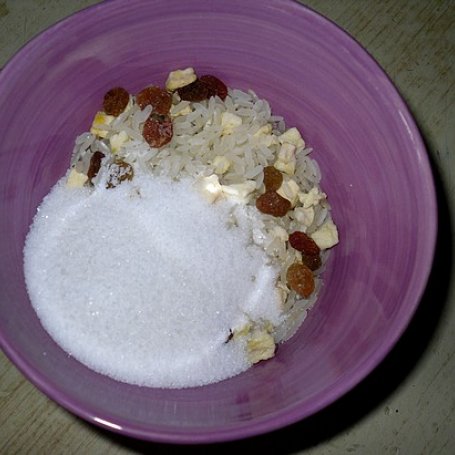 Krok 1 - Pudding ryżowy z konfiturą malinową i dodatkami foto