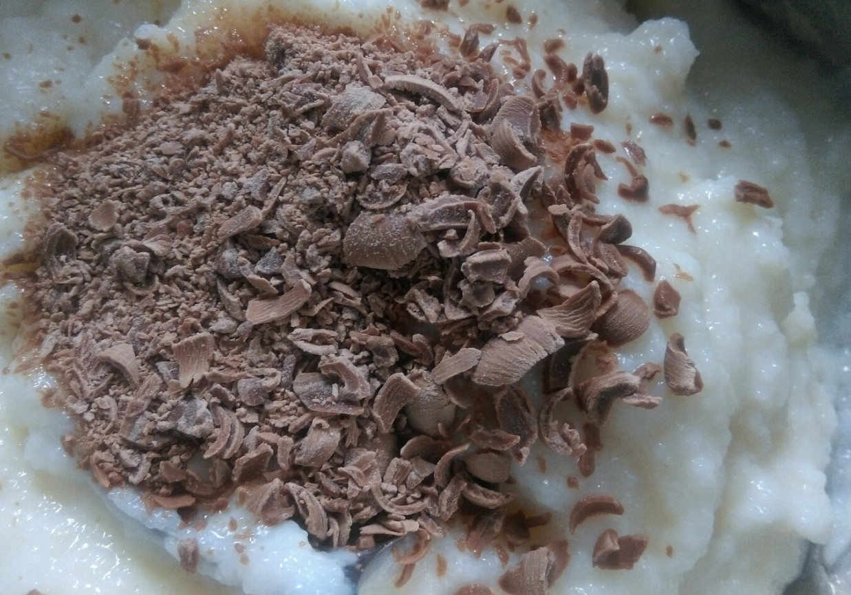 Pudding straciatella z czekoladą i orzechami foto