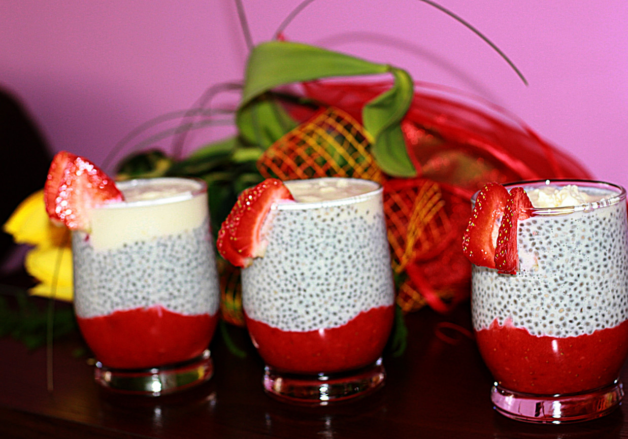 Pudding truskawkowy z nasionami chia DoradcaSmaku.pl