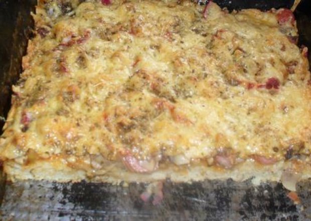 Fotografia przedstawiająca Pulchna pizza