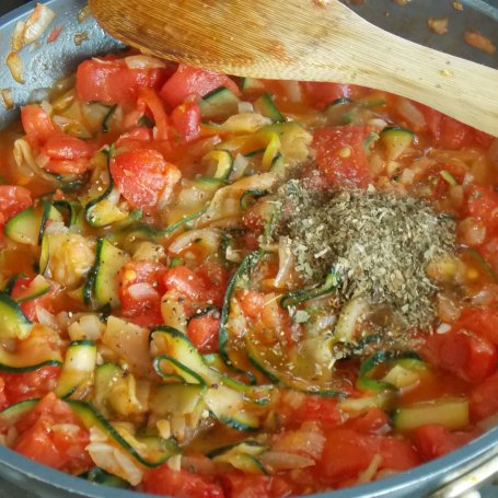 Krok 5 - Pulpeciki drobiowe z cukinią i pomidorami foto