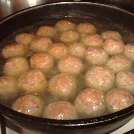 Krok 3 - Pulpeciki indycze w sosie koperkowym z papryką chili foto