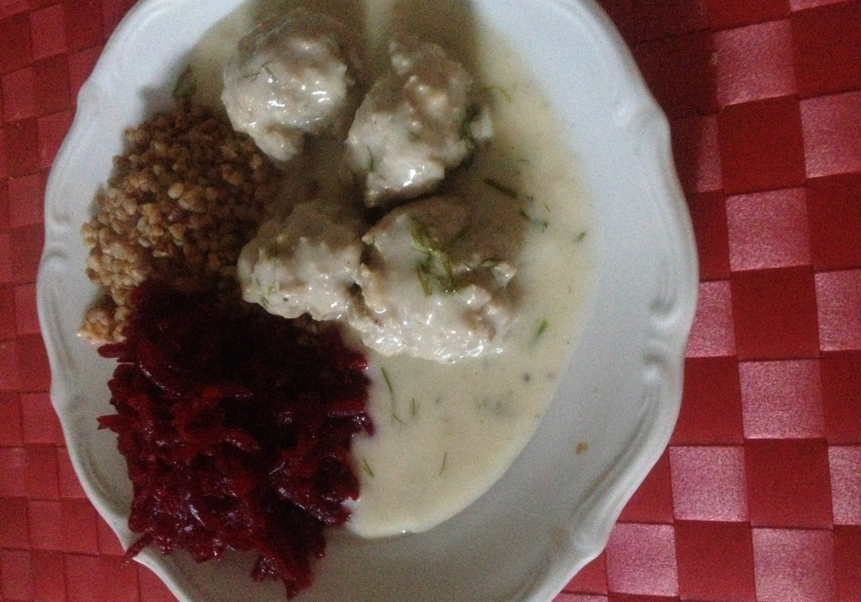 Pulpeciki w sosie koperkowym foto