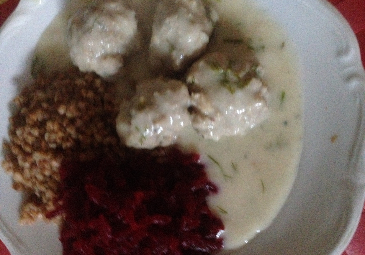 Pulpeciki w sosie koperkowym foto