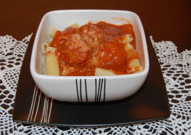Fotografia przedstawiająca Pulpeciki w sosie pomidorowym