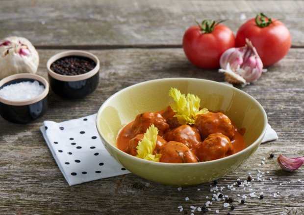Fotografia przedstawiająca Pulpeciki wieprzowe w sosie pomidorowym