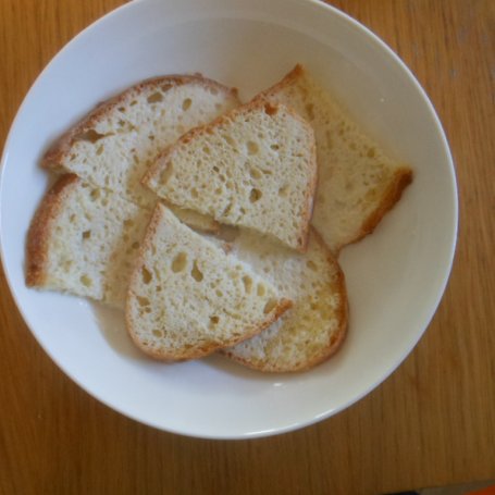 Krok 1 - Pulpeciki z czerstwego chleba i tuńczyka foto