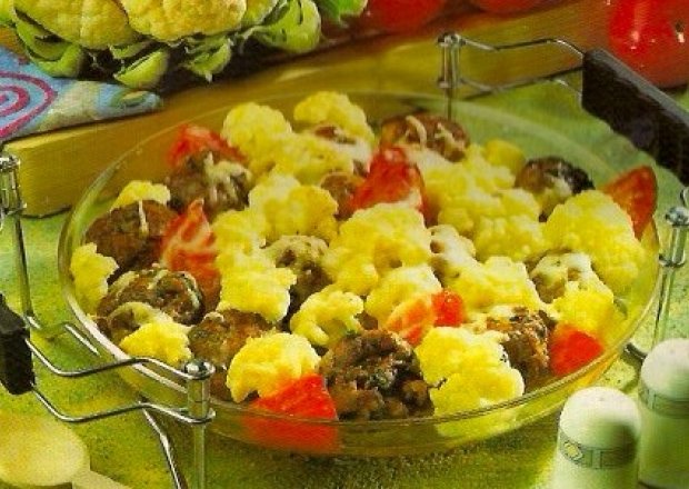Fotografia przedstawiająca Pulpeciki z kalafiorem / Meatballs with cauliflower