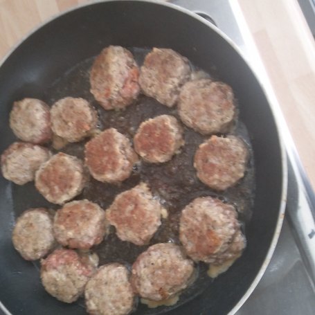 Krok 2 - Pulpeciki z ziemniakami zapiekane w sosie serowym foto