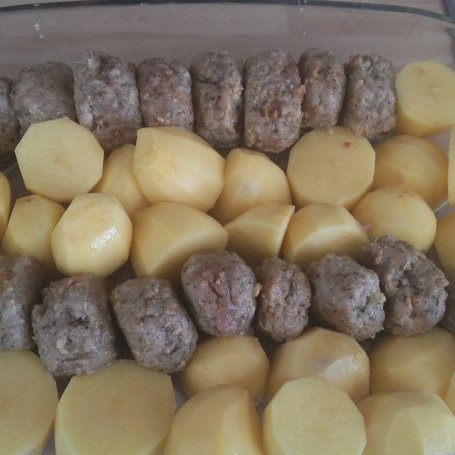 Krok 3 - Pulpeciki z ziemniakami zapiekane w sosie serowym foto