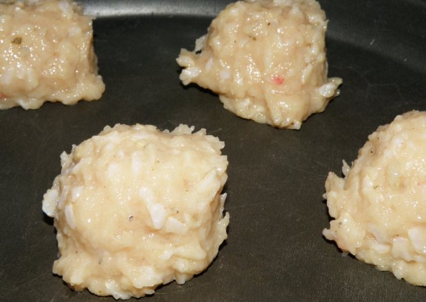 Fotografia przedstawiająca Pulpety drobiowe z ryżem - dietetyczne