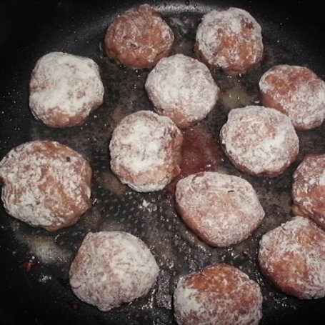 Krok 2 - Pulpety w sosie pieczarkowo-porowym z kaszą foto