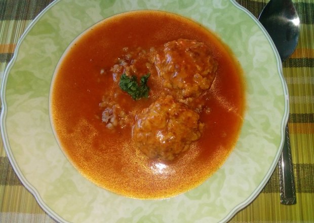 Fotografia przedstawiająca Pulpety w sosie pomidorowym