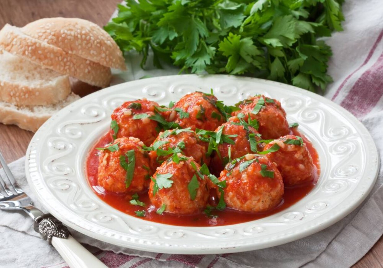 Pulpety z ryżem w sosie pomidorowym foto