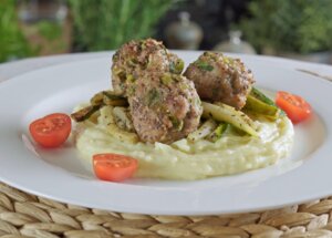 Jak zrobić pulpety wieprzowe z ziemniaczanym purée? foto