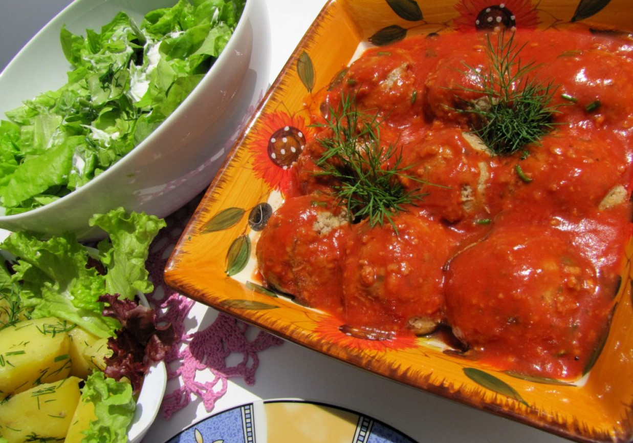 Pulpety z kaparami w sosie pomidorowym foto