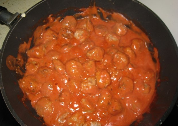 Fotografia przedstawiająca pulpety z mięsa mielonego