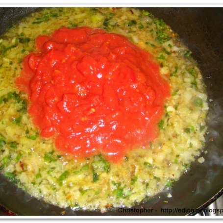 Krok 4 - Pulpety ziołowe w pomidorach. foto