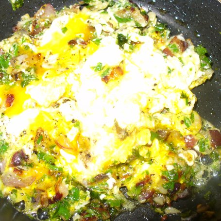 Krok 7 - Puree  marchewkowo - ziemniaczane z jajkiem i jarmużem foto