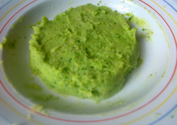 Fotografia przedstawiająca puree z zielonego groszku