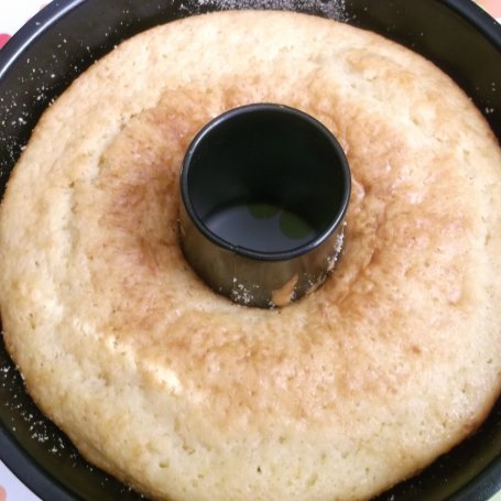 Krok 3 - Puszysta babka z serkiem waniliowym. foto