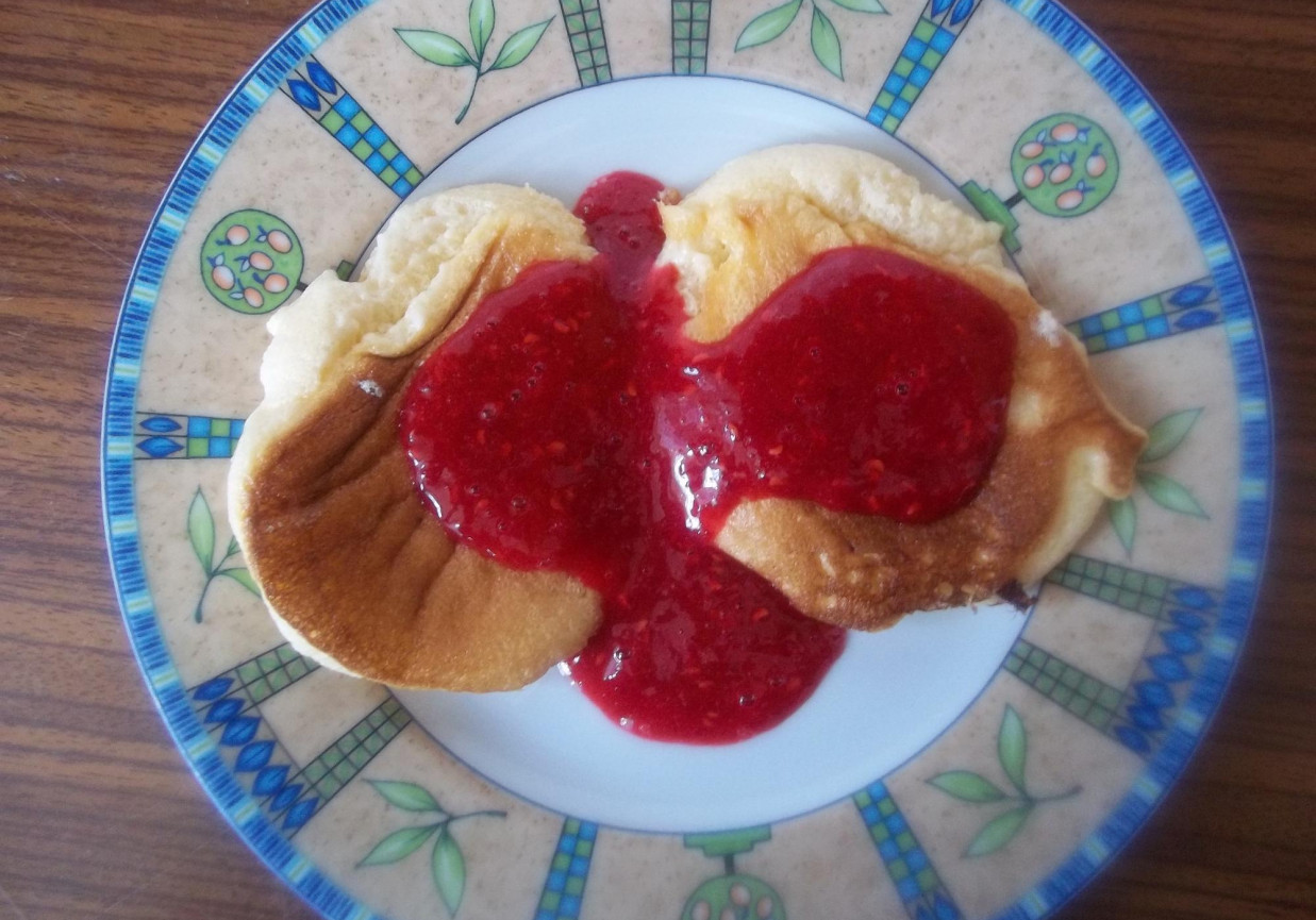 Puszyste omleciki z sosem malinowym foto