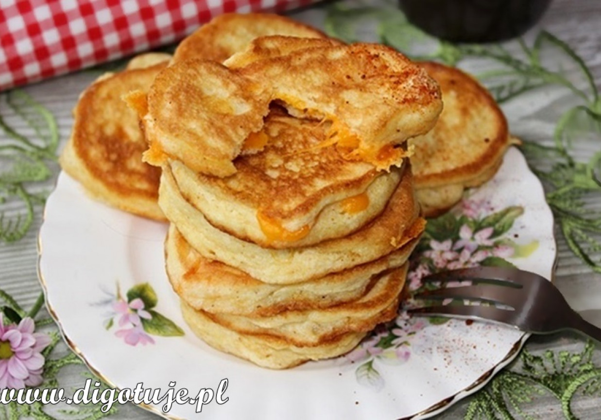 Puszyste placki kukurydziane z żółtym serem (bez glutenu) DoradcaSmaku.pl