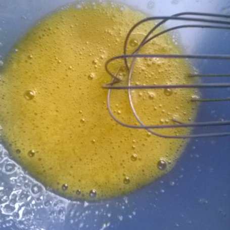 Krok 2 - Puszyste racuszki drożdżowe z nutą cytryny foto
