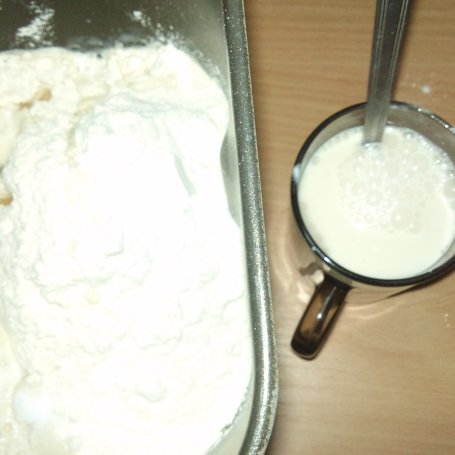 Krok 1 - Puszysty chleb jogurtowy foto