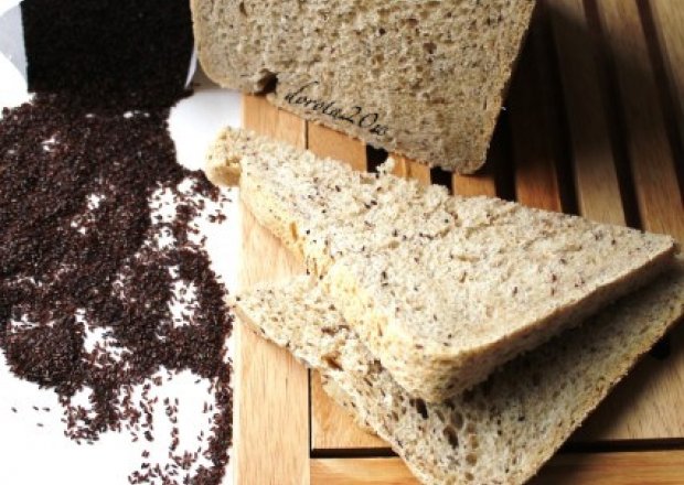 Fotografia przedstawiająca Puszysty chleb pszenny z babką płesznik