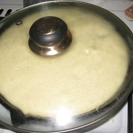 Krok 4 - puszysty omlet z szynką i cebulką foto