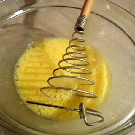 Krok 1 - Puszysty omlet z szynką, i papryką foto