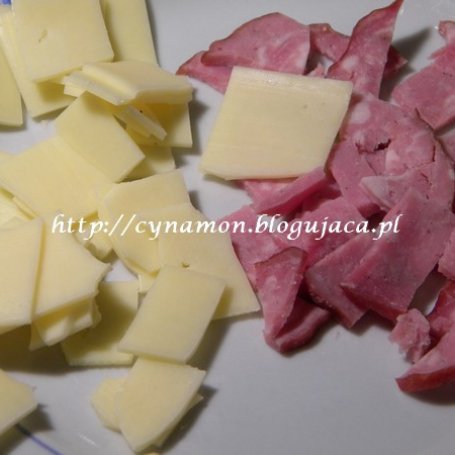 Krok 2 - Puszysty omlet z szynką i serem foto